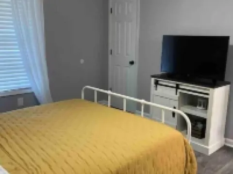 Lovely 3 bedroom home close to Stone Mountain Hotels in Stone Mountain