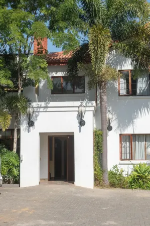 Aanmani Rose Guesthouse Отели в г. Цване