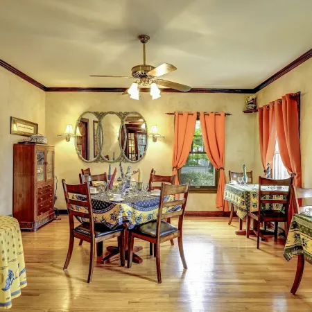 A' Tuscan Estate Bed & Breakfast