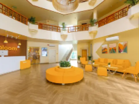 บลูม โฮเทล คัทรา โรงแรมในกัตรัช