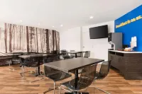 Days Inn by Wyndham Sarnia Harbourfront Hotels in Point Edward