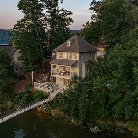 Water's Edge, Gated Community, Private Dock with Toys, Community Pool, Hot Tub Отели в г. Уинстон