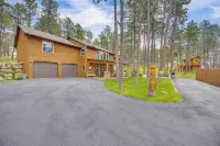 CO Springs Apartment in the Pines w/ Treehouse! - 3-Star