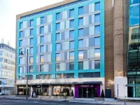 Premier Inn London Wimbledon (Broadway) فنادق في Merton
