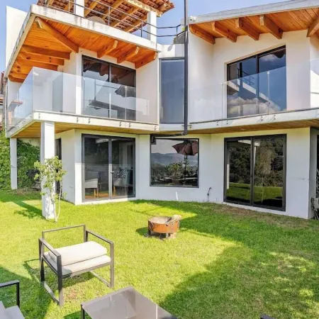 Luxo Casa en Valle de Bravo Con Jacuzzi y Espectacular Vista Al Lago