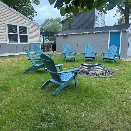 Charming 3-bedroom cabin right on the sandy shore of beautiful Star Lake.