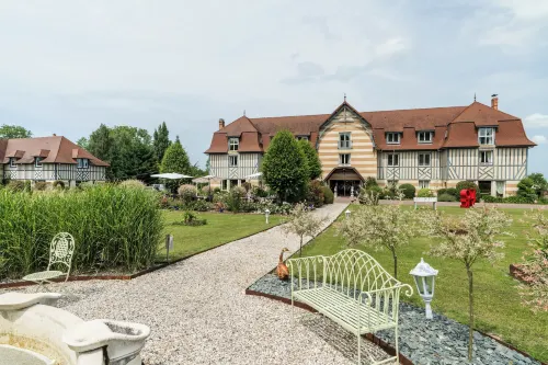 Le Manoir de La Poterie & Spa Hotels in Cricquebeuf