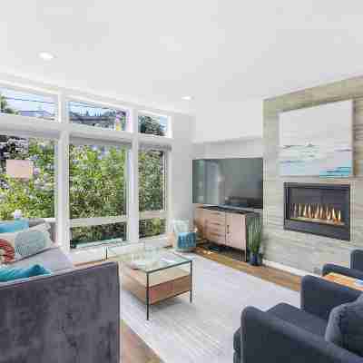 Golden Gardens Getaway-Walk to Beach & Waterfront Rooms