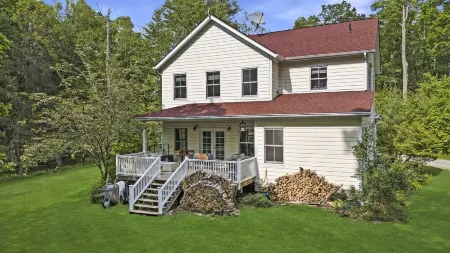 Cozy & Spacious - Fern Leaf Farmhouse Отели в г. Тастен