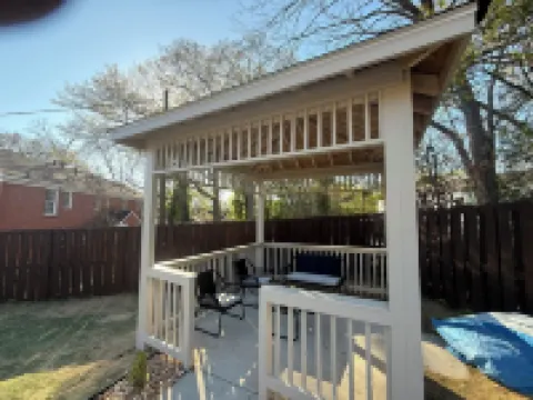 Fully renovated Charming 2-bedroom with full kitchenin amazing at1423 Madison av