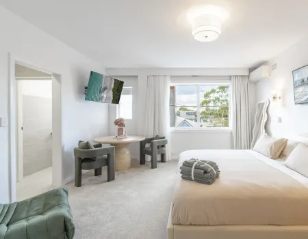 KozyGuru | Forestville | Modern Hotel-Style Studio Отели в г. Seaforth