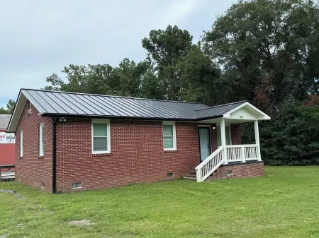Entire House - Antique Mall Cottage