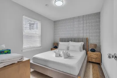 Walk 2 Beach with Towels & Linens, Coffee, BBQ Grill and AC Hotels near John F. Peto Studio Museum