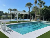 Containing Luxury in Jensen Beach-Starfish