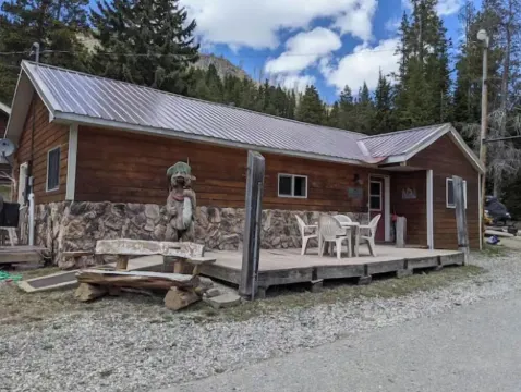 Colter's Cabin Yellowstone Getaway, Cooke City, MT Hotels in Cooke City