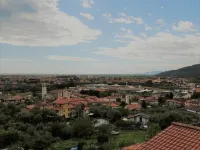 Quite, exclusive apartment, sea view, garden with bbq, equipped terrace Hotels in Pietrasanta