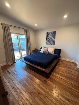 The Octopus Den! Cozy 3bd 2bth sleeps 8!