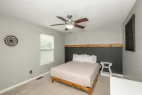 Ark & Creation Retreat For 12! Hotels in Walton