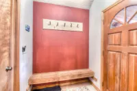 Relax at Rustic Tahoe Charm Minutes to Lake - Wifi