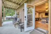 NEW! - Fish the CREEK/Mountain VIEWS/mini-GOLF/hot tub/3 acres/Dog friendly