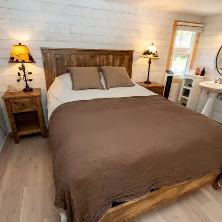 Romantic Mountain Cabin w/ Hot Tub. Near Rocky Mountain National Park.