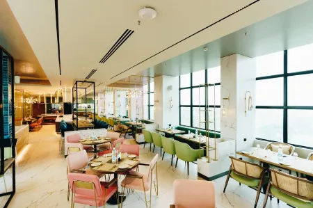 Gemini Continental, Hazratganj