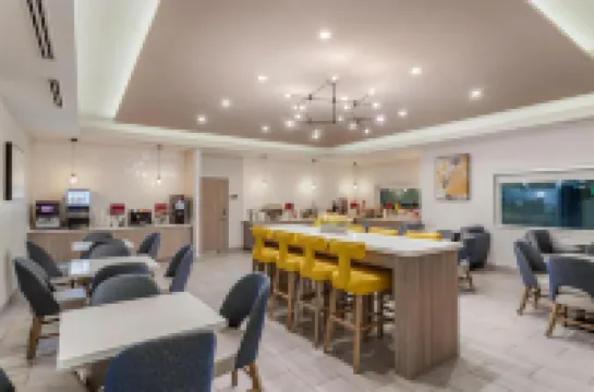 Best Western Plus Mid County