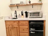 #3 Historic 1930’s studio -King Bed- Kitchenette