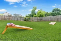 Game Room - Patio + Grill - Sleeps 9 - King Bed Hotels in Clarksville