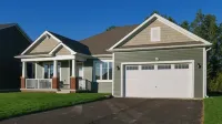 Spacious 3 Bdrm Retreat | Muskoka Room & Fireplace - Homestays