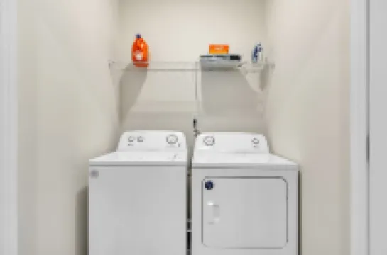 Greer Charm: Pet-Friendly 2BR with Fire Pit