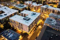 Open Loft in Redmond Core - 92 Walkscore! Hotels near Ling Shen Ching TzeTemple