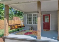 Bright New Cozy Cottage -  1/2 mi from downtown.