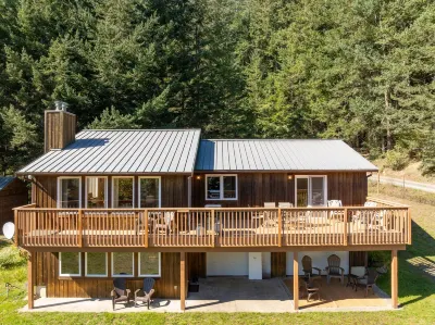 Spacious Deck and Lush Gardens Near Trails - Cheerful Retreat Hotels near Summit Learning Center