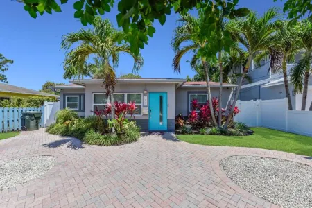 Best Outdoor Space with Kitchen and Bar - Gorgeous Oasis