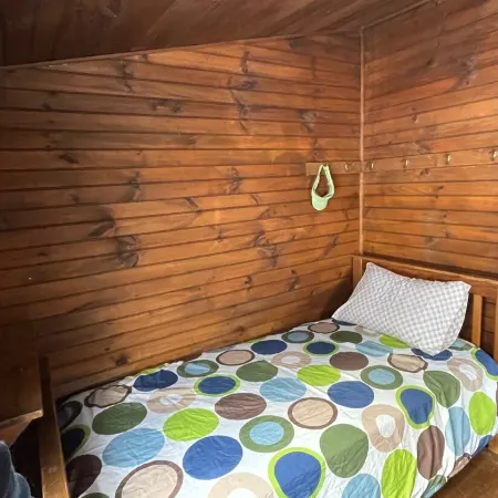 Sweet vintage cottage on Mountain View Lake, 2024 updates, next to Lake Sunapee