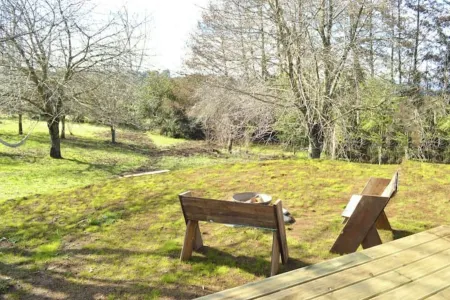 Cozy little house surrounded by fruit trees in a private condominium. Отели рядом с достопримечательностью «Колониальный немецкий музей»