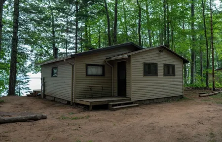Rustic Shack on the magnificent Fence Lake!