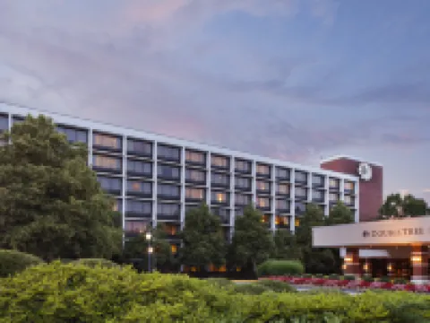 ダブルツリー バイ ヒルトン ホテル シャーロッツビル シャーロッツヴィルのホテル