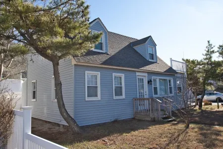 Cute & Cozy 5 Bedroom 2 & one half Bath Blue Cape Home North Beach Haven LBI Отели рядом с достопримечательностью «Бичфронт»