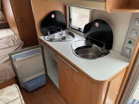 Belgian Ardennes lovely 4-person caravan Отели в г. Сент-Юбер