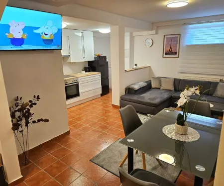 Cozy vacation apartment Parndorf Отели рядом с достопримечательностью «Dinoland»