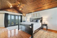 Escape to your private sanctuary nestled atop a serene hill with amazing views. Hotels in Pipe Creek