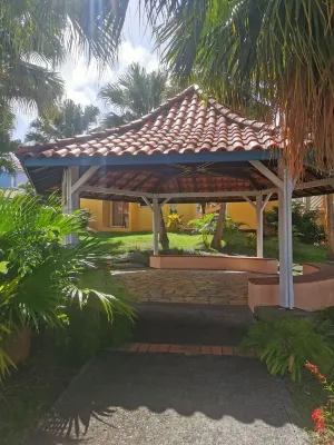 Cosy residence in the hamlet of Beauregard with swimming pool Hotels near Grande Anse des Salines