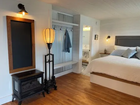 Island Alchemy Suite is a private little getaway with spectacular ocean views.