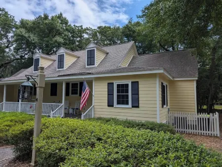 Cottage Beneath the Branches in Wachesaw-golf/pool/beach