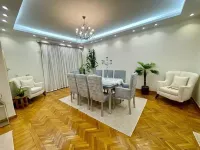 Luxury 3BR at heart of Mohandeseen, near Zamalek Hotels in Gazirat Mit Oqbah