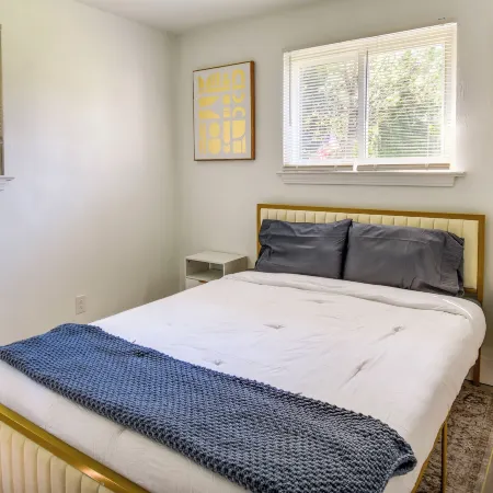 Pet-Friendly Norfolk Retreat ~ 7 Mi to Beach!