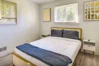Pet-Friendly Norfolk Retreat ~ 7 Mi to Beach! - 3-نجوم
