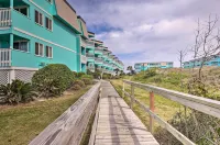 Beachfront Condo w/ Boardwalk & Pool Access! - Parkplatz